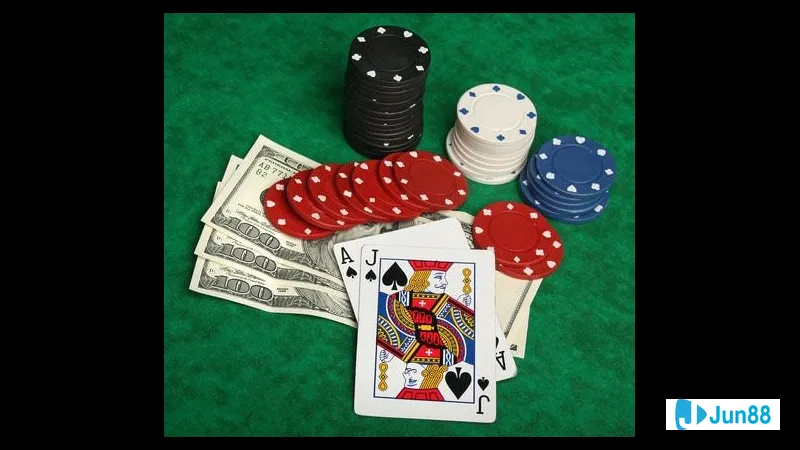 Hai người chơi cờ với biểu cảm tâm