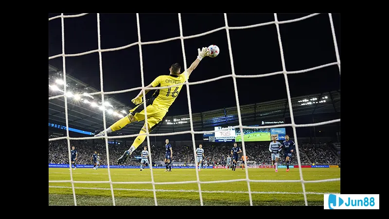 Thủ môn trong trận đấu bóng đá